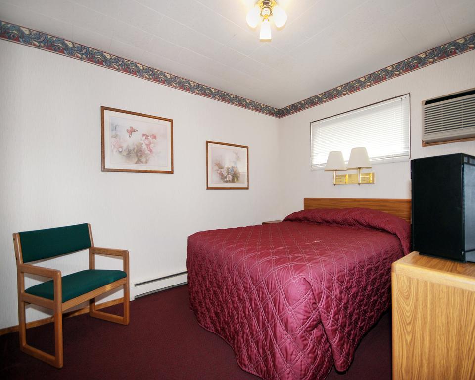 Econo Lodge Wall Room photo