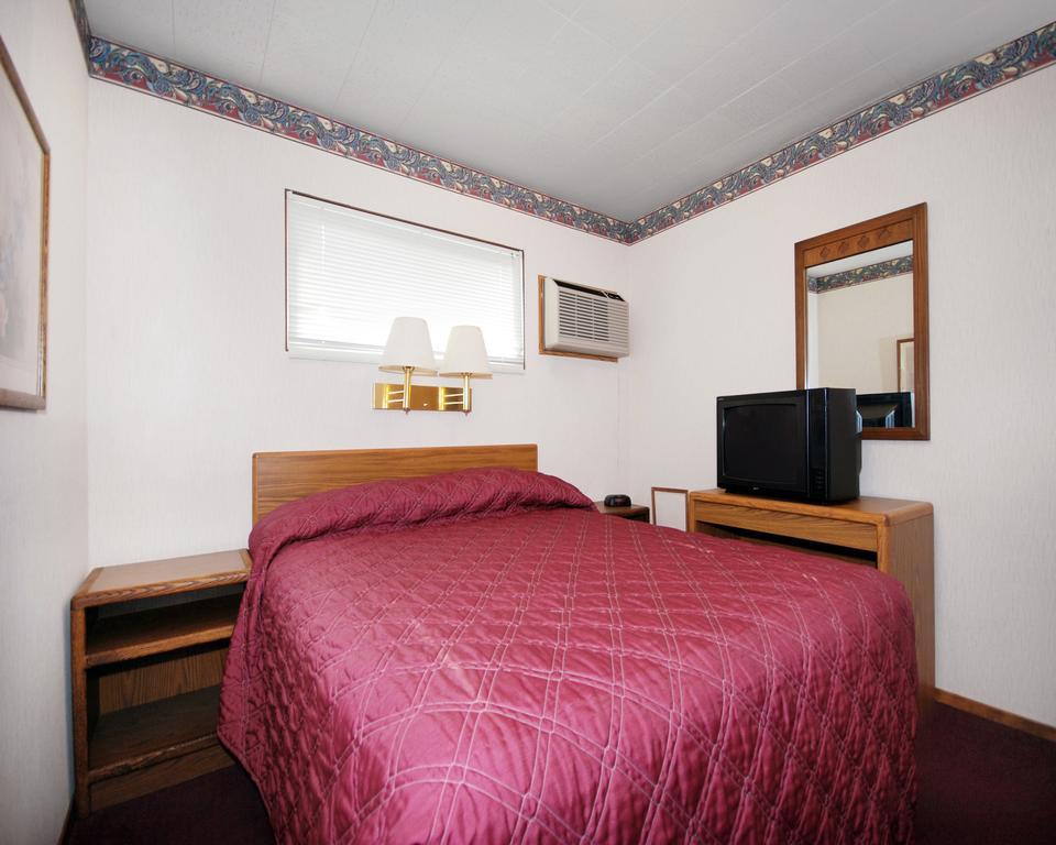 Econo Lodge Wall Room photo