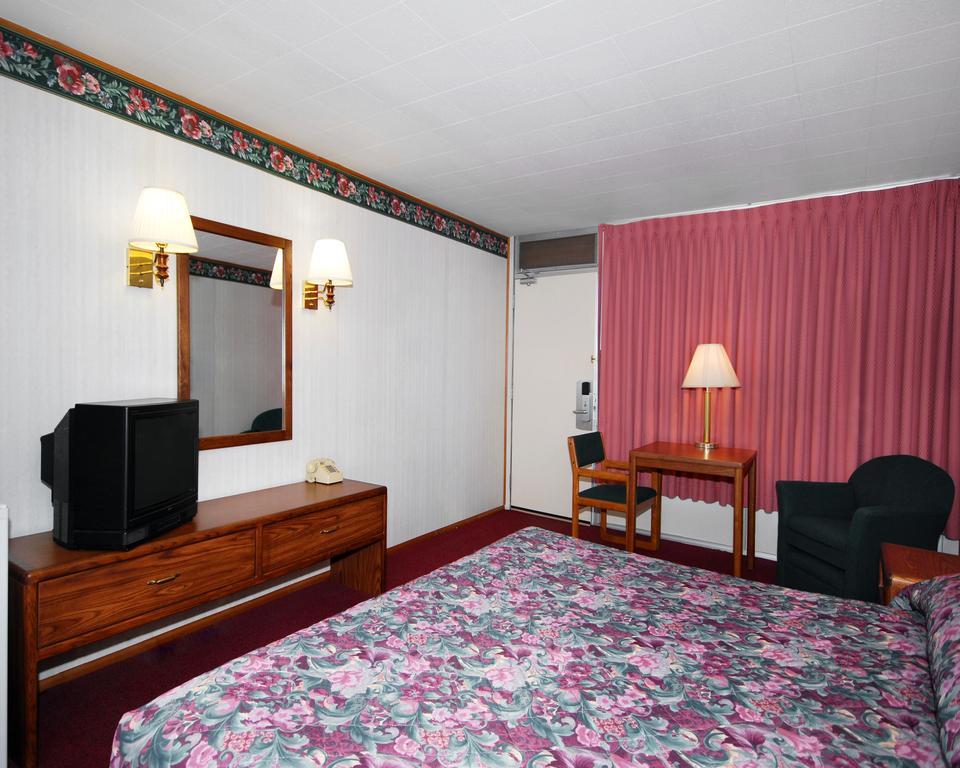 Econo Lodge Wall Room photo