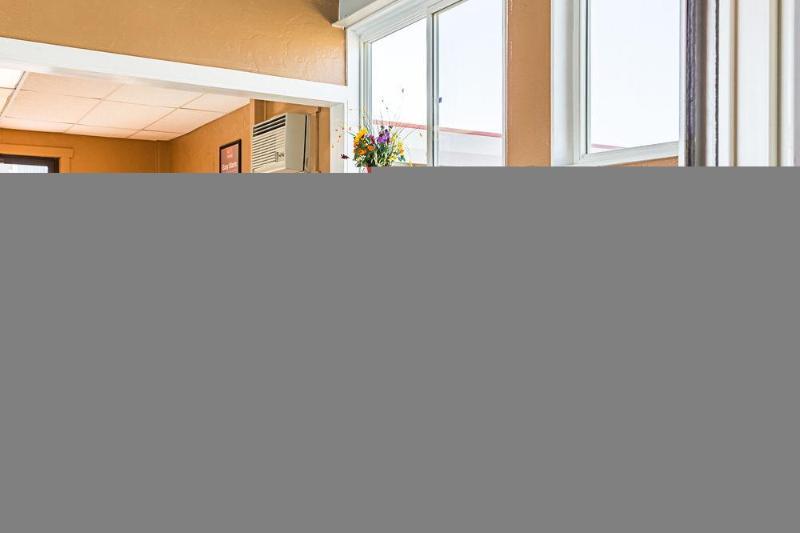 Econo Lodge Wall Exterior photo