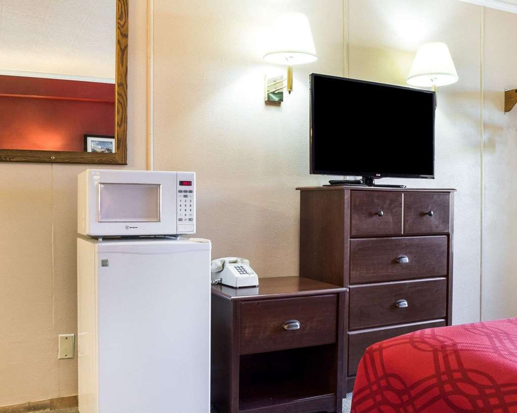 Econo Lodge Wall Room photo