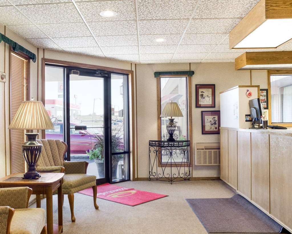 Econo Lodge Wall Interior photo